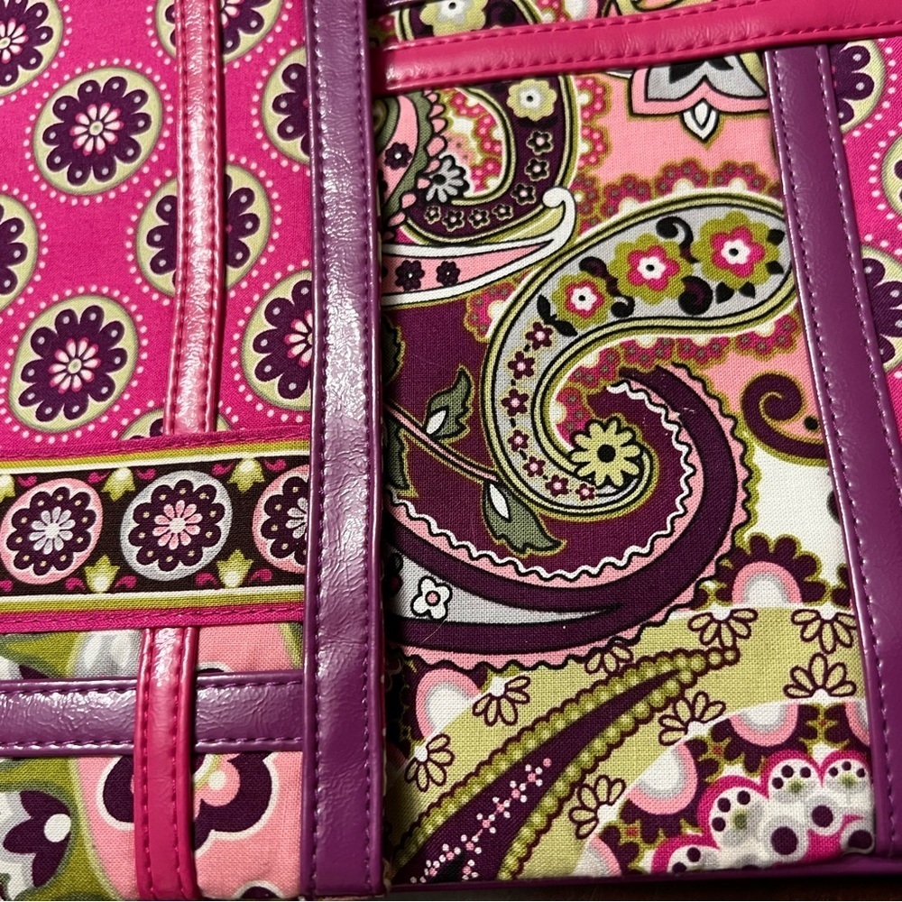 VERA BRADLEY retired print Very Berry paisley flipster bag  NWT - Picture 5 of 9